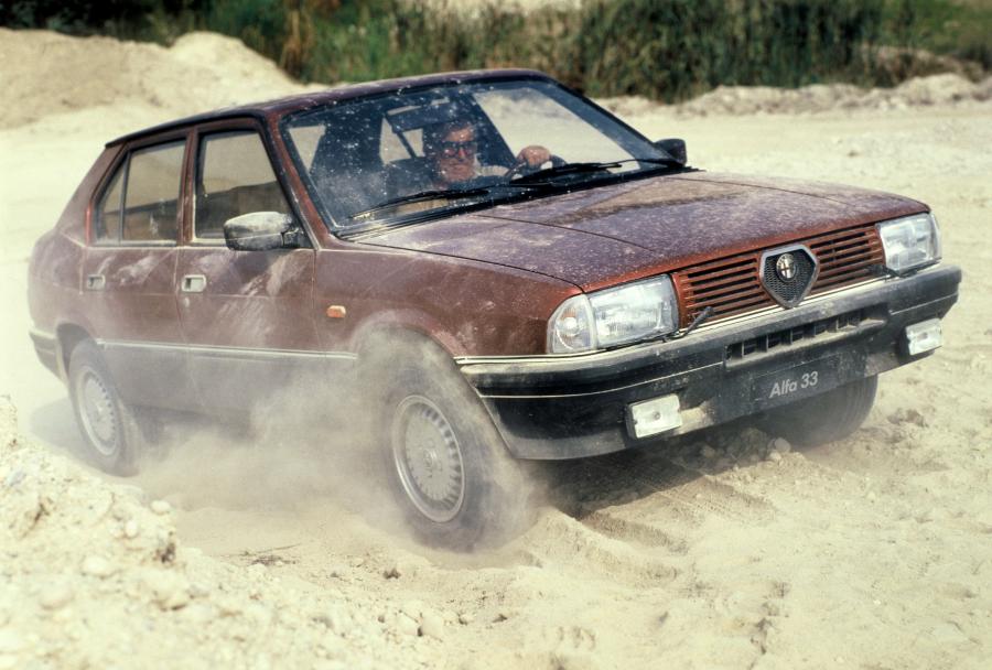  Alfa Romeo 33 1.5 4x4 (905) 1984 года  (фото 3 из 11)